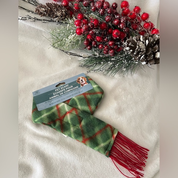 🐶 Greenbrier Kennel Club Holiday Velcro Closure 11” Pet Scarf - Picture 3 of 5